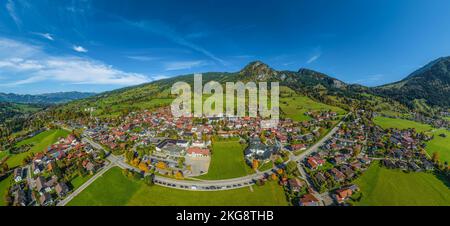 La regione intorno a Bad Hindelang nella Allgäu bavarese dall'alto Foto Stock