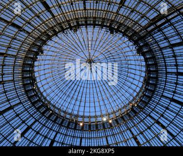 Cupola di vetro nella rotonda principale. Bourse de Commerce, Parigi, Francia. Architetto: Tadao Ando , 2021. Foto Stock