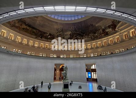 Spazio principale dal livello medio. Bourse de Commerce, Parigi, Francia. Architetto: Tadao Ando , 2021. Foto Stock