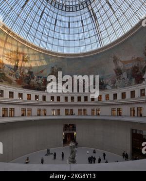 Spazio principale dal livello medio. Bourse de Commerce, Parigi, Francia. Architetto: Tadao Ando , 2021. Foto Stock