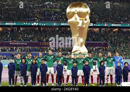 DOHA - Qatar, 22/11/2022, (LR) Hirving Lozano del Messico, Henry Martin del Messico, Hector Moreno del Messico, Cesar Jasib Montes del Messico, Edson Alvarez del Messico, Ernesto Vega del Messico, Jorge Sanchez del Messico, Gesù Gallardo del Messico, Luis Chavez del Messico, Hector Herrera del Messico, Guillermo Ochoa, portiere del Messico, durante la partita di Coppa del mondo FIFA Qatar 2022 di gruppo C tra Messico e Polonia al 974 Stadium il 22 novembre 2022 a Doha, Qatar. AP | Dutch Height | MAURICE OF STONE Credit: ANP/Alamy Live News Foto Stock