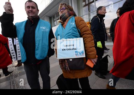 Manifestion des magistrats greffiers et avocats devant le tribunal de Paris, pour alerter sur l'état précaire de la justice en France Foto Stock