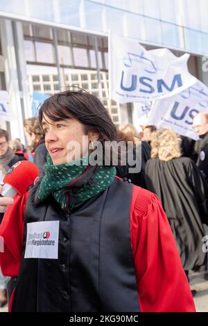 Manifestion des magistrats greffiers et avocats devant le tribunal de Paris, pour alerter sur l'état précaire de la justice en France Foto Stock