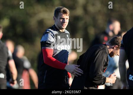 Cardiff, Regno Unito. 22nd Nov 2022. DaN Biggar del Galles durante la sessione di rugby del Galles, vale of Glamorgan martedì 22nd novembre 2022. pic di Andrew Orchard/Andrew Orchard SPORTS photography/Alamy Live News Credit: Andrew Orchard SPORTS photography/Alamy Live News Foto Stock