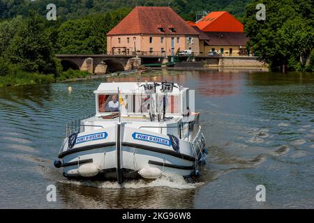 Francia, Franche-Comte. Haute-Saone (70) crociera Penichette a Scey-sur-Saone e Saint-Albin Foto Stock