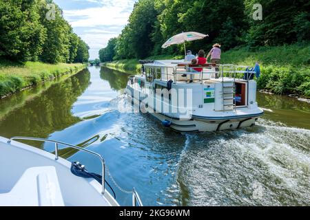 Francia, Franche-Comte. Haute-Saone (70) crociera Penichette a Scey-sur-Saone e Saint-Albin Foto Stock