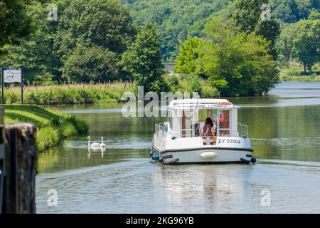 Francia, Franche-Comte. Haute-Saone (70) crociera Penichette a Scey-sur-Saone e Saint-Albin Foto Stock