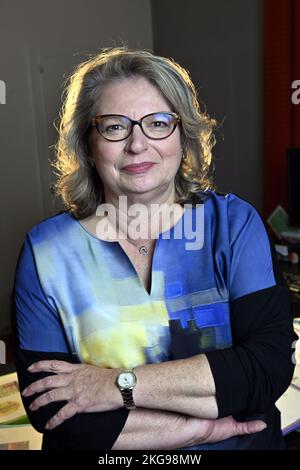 Il nuovo sindaco di Wavre Anne Masson si pone per il fotografo al municipio di Wavre martedì 22 novembre 2022. FOTO DI BELGA ERIC LALMAND Foto Stock