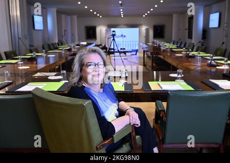 Il nuovo sindaco di Wavre Anne Masson si pone per il fotografo al municipio di Wavre martedì 22 novembre 2022. FOTO DI BELGA ERIC LALMAND Foto Stock