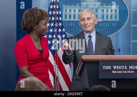 Washington, Stati Uniti. 22nd Nov 2022. Il Dr. Antony Fauci, Chief Medical Advisor del Presidente degli Stati Uniti, parla al briefing quotidiano alla Casa Bianca di Washington, DC martedì 22 novembre 2022. Foto di Ken Cedeno/UPI Credit: UPI/Alamy Live News Foto Stock