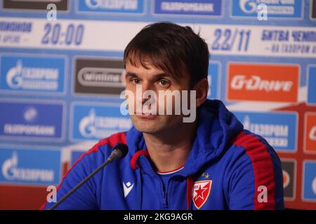 San Pietroburgo, Russia. 22nd Nov 2022. Milos Milojevic, capo allenatore di Crvena Zvezda è visto durante una conferenza stampa sulla amichevole partita, la battaglia dei campioni tra Zenit San Pietroburgo e Crvena Zvezda Belgrado a Gazprom Arena. (Foto di Konstantinov/SOPA Images/Sipa USA) Credit: Sipa USA/Alamy Live News Foto Stock