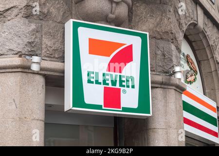 Copenaghen, Danimarca - 26 luglio 2022: Cartello del minimarket 7-Eleven. Foto Stock