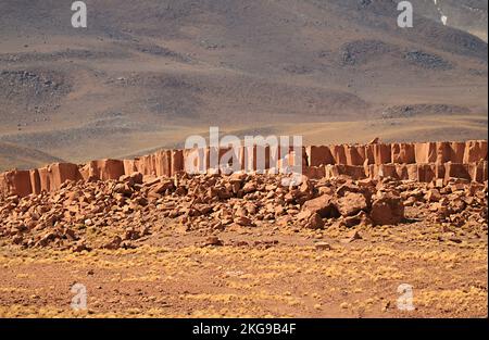 Incredibili formazioni rocciose nel Parco Nazionale della Riserva Nazionale di Los Flamencos, Altipano Cileno, Cile, Sud America Foto Stock