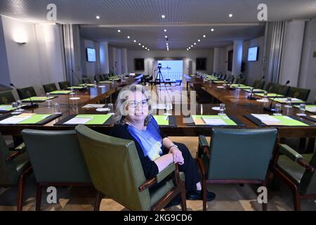 Il nuovo sindaco di Wavre Anne Masson si pone per il fotografo al municipio di Wavre martedì 22 novembre 2022. FOTO DI BELGA ERIC LALMAND Foto Stock