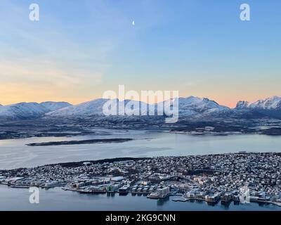 Tromso Vista panoramica della città al tramonto a tromso, Norvegia Foto Stock