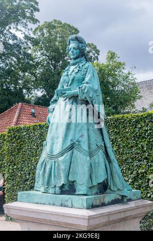 Copenaghen, Danimarca - 26 luglio 2022: Statua di Caroline Amalie di Schleswig-Holstein-Sonderburg-Augustenburg. Regina consorte di Danimarca come seconda sposa Foto Stock