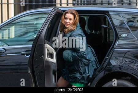 Londra, Inghilterra, Regno Unito. 22nd Nov 2022. Segretario di Stato per l'istruzione GILLIAN KEEGAN è visto fuori 10 Downing Street come gabinetto si incontrano. (Credit Image: © Tayfun Salci/ZUMA Press Wire) Foto Stock