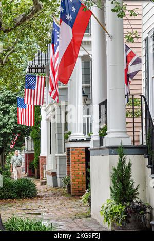 Virginia Portsmouth Colonial Olde Towne North Street, case storiche bandiere di bandiera Foto Stock