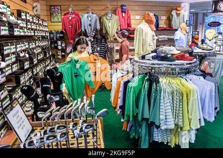 Virginia Newport News Golf Club at Deer Run pro shop, shopping donna asiatica abbigliamento sportivo camicie confronta, Foto Stock