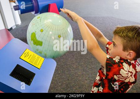 Portsmouth Virginia, High Street Children's Museum, mostra mostra le mani della scienza sui ragazzi, Foto Stock