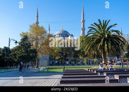 Moschea Blu conosciuta anche come Moschea Sultana Ahmed una storica moschea imperiale di epoca ottomana situata nel Istanbul.it è stata sottoposta a importanti lavori di ristrutturazione della struttura. Foto Stock