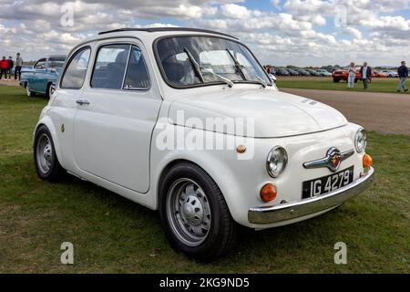 1970 Fiat Abarth 595 ‘IG 4279’ in mostra allo Scramble di ottobre tenutosi presso il Bicester Heritage Centre il 9th ottobre 2022 Foto Stock