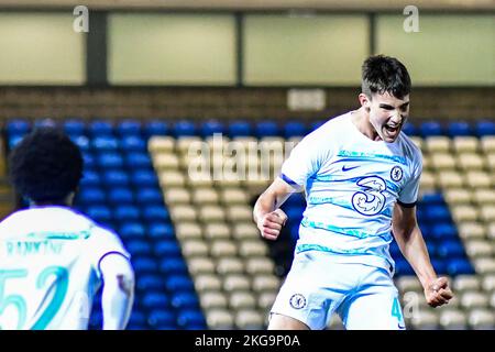 Cesare Casadei (46 Chelsea) celebra il suo obiettivo Chelsea 2nd durante la partita del Trofeo EFL tra Peterborough e Chelsea a London Road, Peterborough, martedì 22nd novembre 2022. (Credit: Kevin Hodgson | MI News) Credit: MI News & Sport /Alamy Live News Foto Stock