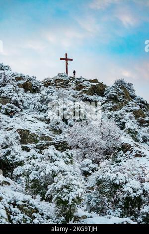 La Garde-Freinet, in inverno, sotto la neve, villaggio francese nel sud della Francia Foto Stock