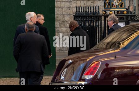 Londra, Regno Unito. 22nd Nov 2022. Cyril Ramaphosa, presidente del Sudafrica, arriva al Westminster Abbey Credit: Ian Davidson/Alamy Live News Foto Stock