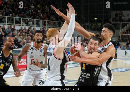 Campionato Italiano di Basket A1 - Dolomiti energia Trentino VS Virtus Segafredo Bologna. 20th novembre 2022, Trento, Italia Foto Stock