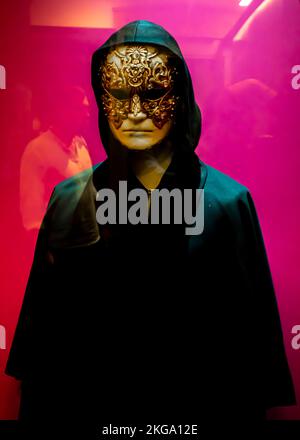 Maschera e manichino, mantello dal film Eyes Wide Shut, 1999 Foto Stock