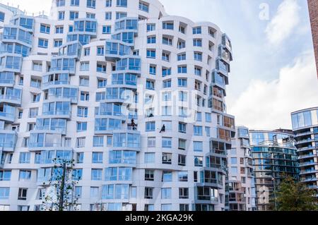 Prospect Place appartamenti residenziali di lusso progettati dagli architetti Gehry Partners, sviluppo centrale di Battersea Foto Stock