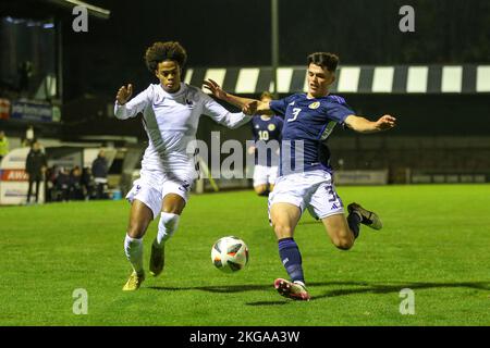 Ayr, Regno Unito. 22nd Nov 2022. La Scozia Under 19s ha giocato contro la Francia Under 19s al Sommerset Park, Ayr, Ayrshire Scotland, UK nel Campionato europeo Under 19 2023. La Francia ha vinto 3 -1 e questo mette la Scozia fuori concorso e la Francia passare al turno successivo. Credit: Findlay/Alamy Live News Foto Stock