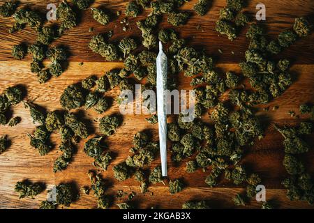 Marijuana sbd o sfondo tgc. Boccioli di marijuana, coltivazione di canapa indica, canapa CBD, coltivazione di cannabis. Giunti. Foto Stock