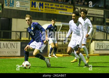 Ayr, Regno Unito. 22nd Nov 2022. La Scozia Under 19s ha giocato contro la Francia Under 19s al Sommerset Park, Ayr, Ayrshire Scotland, UK nel Campionato europeo Under 19 2023. La Francia ha vinto 3 -1 e questo mette la Scozia fuori concorso e la Francia passare al turno successivo. Credit: Findlay/Alamy Live News Foto Stock