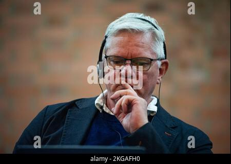 Bogota, Colombia, 22 novembre 2022. Kristinn Hrafnsson, direttore capo di WikiLeaks, parla durante una discussione sulla libertà di espressione all'Università Nazionale della Colombia, a Bogotà, Colombia, 22 novembre 2022. Foto Stock