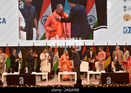 Noida, India. 22nd Nov 2022. GREATER NOIDA, INDIA - 22 NOVEMBRE: Il primo ministro Yogi Adityanath dell'Uttttar Pradesh inaugura la Hackathon dell'India Africa dell'UNESCO alla Gautam Buddha University il 22 novembre 2022 a Greater Noida, India. (Foto di Sunil Ghosh/Hindustan Times/Sipa USA) Credit: Sipa USA/Alamy Live News Foto Stock