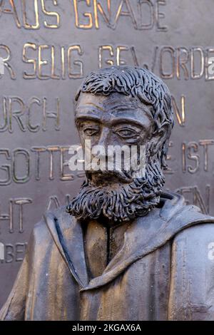 Martin Luther, monumento moderno di Martin Luther, di Hilko Schomerus, Martin-Luther-Platz, Borna, Sassonia, Germania, Europa Foto Stock