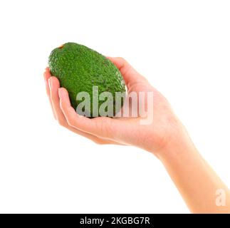 Cuore alimenti sani. Vista ritagliata di una mano donna che tiene un avocado. Foto Stock
