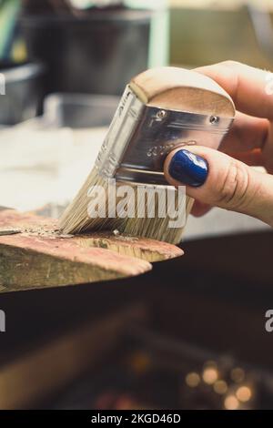 Primo piano della foto del concetto di produzione di gioielli Foto Stock