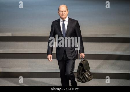 Berlino, Germania. 23rd Nov 2022. Il Cancelliere OLAF Scholz (DOCUP) viene al Bundestag nel dibattito generale della settimana del bilancio. Credit: Michael Kappeler/dpa/Alamy Live News Foto Stock