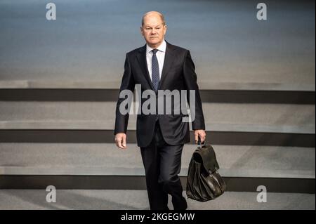 Berlino, Germania. 23rd Nov 2022. Il Cancelliere OLAF Scholz (DOCUP) viene al Bundestag nel dibattito generale della settimana del bilancio. Credit: Michael Kappeler/dpa/Alamy Live News Foto Stock