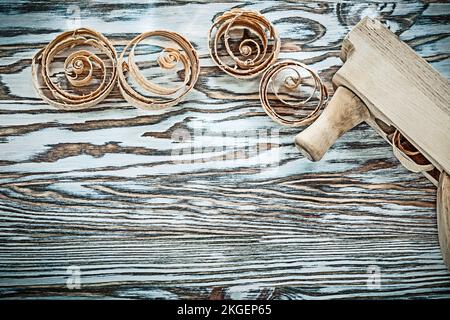 Pianificazione del falegname Pialla per legno utensile man mano sullo  sfondo di legno Foto stock - Alamy