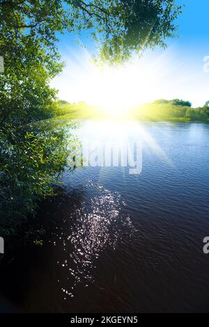 fiume e sole Foto Stock