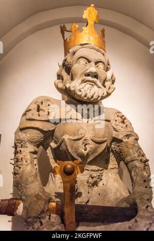 Statua di Carlo Magno nella cripta del Grossmünster a Zurigo, Svizzera Foto Stock