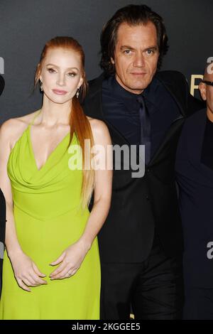 LOS ANGELES, CALIFORNIA - 21 NOVEMBRE: (L-R) Michael Shannon e Jessica Chastain partecipano all'evento di premiere di Showtime 'George & Tammy' presso Goya Studios ON Foto Stock