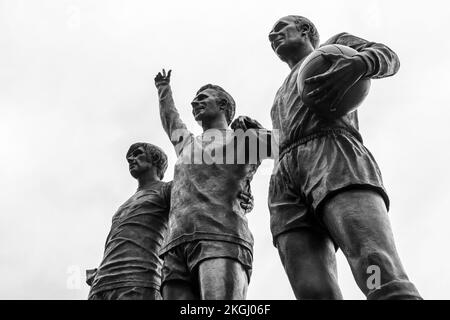 The United Trinity - George Best, Dennis Law, Bobby Charlton - Old Trafford Stadium del Manchester United, Manchester Foto Stock