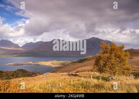 Little Loch Torridon negli altopiani della Scozia nord-occidentale Foto Stock