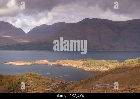 Little Loch Torridon negli altopiani della Scozia nord-occidentale Foto Stock