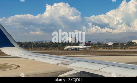 11 settembre 2022 - Los Angeles, CA USA - i voli Delta decolgono in caso di ritardi nella costruzione del catardello al LAX. Foto Stock